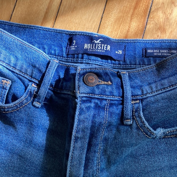 Great condition Hollister shorts. My favorite! - Picture 2 of 4